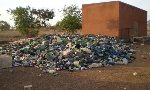 Des matériaux de construction à partir du plastique non recyclable